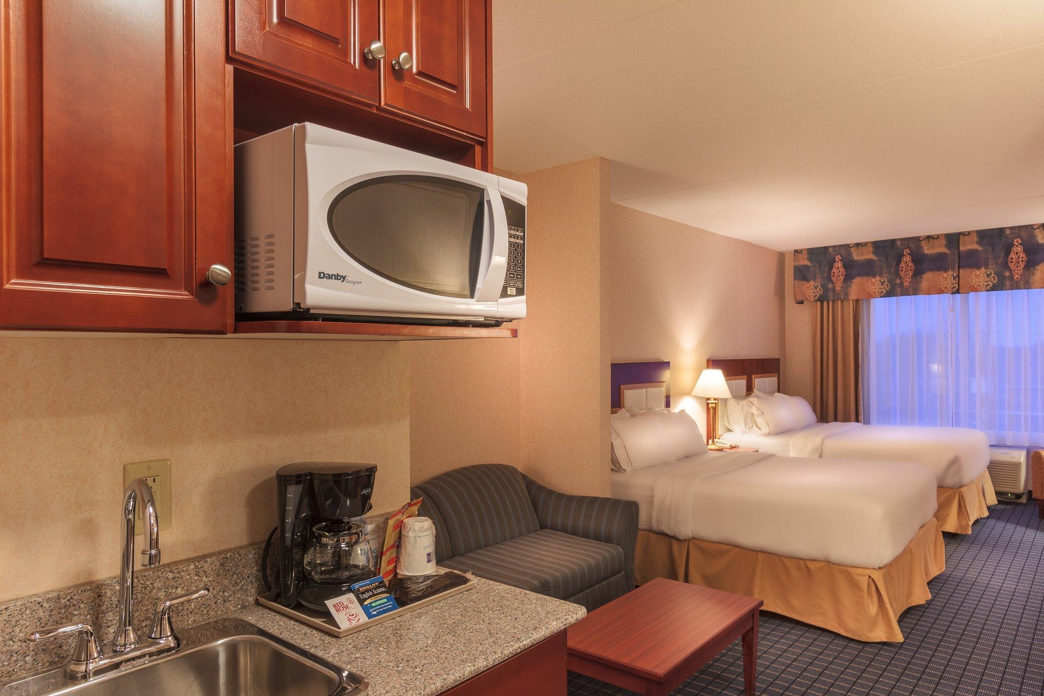 Holiday Inn Express & Suites - Belleville By Ihg Εξωτερικό φωτογραφία