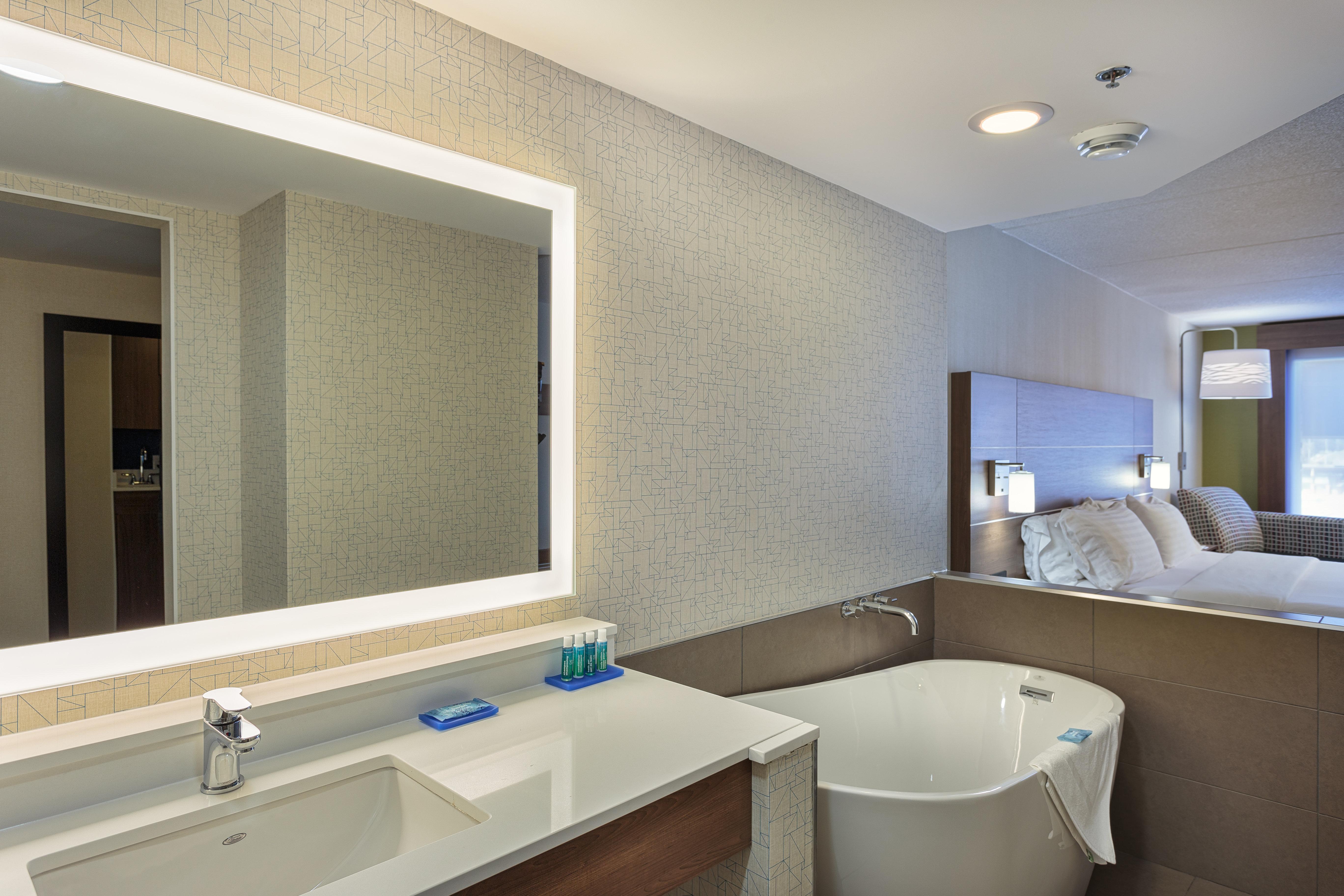 Holiday Inn Express & Suites - Belleville By Ihg Εξωτερικό φωτογραφία