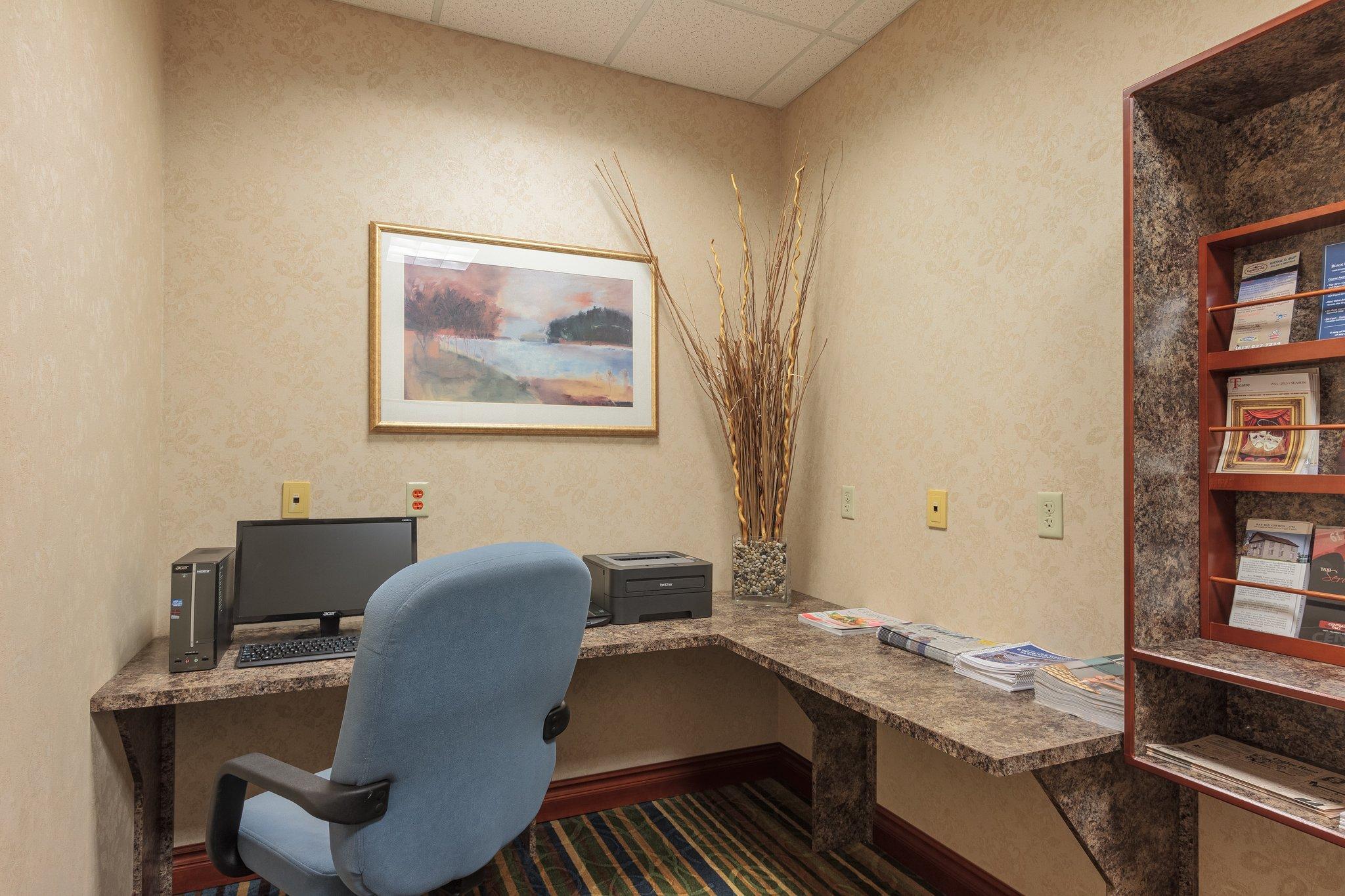 Holiday Inn Express & Suites - Belleville By Ihg Εξωτερικό φωτογραφία