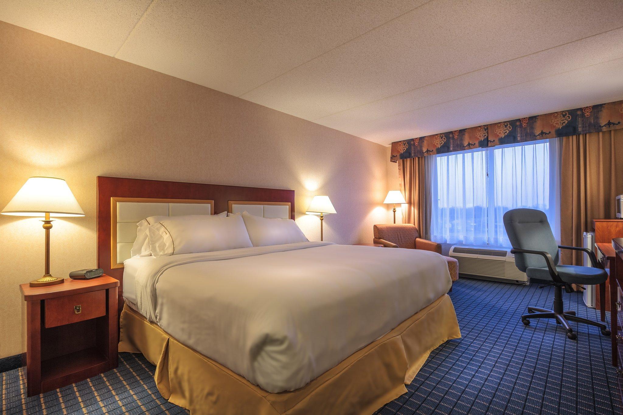 Holiday Inn Express & Suites - Belleville By Ihg Εξωτερικό φωτογραφία