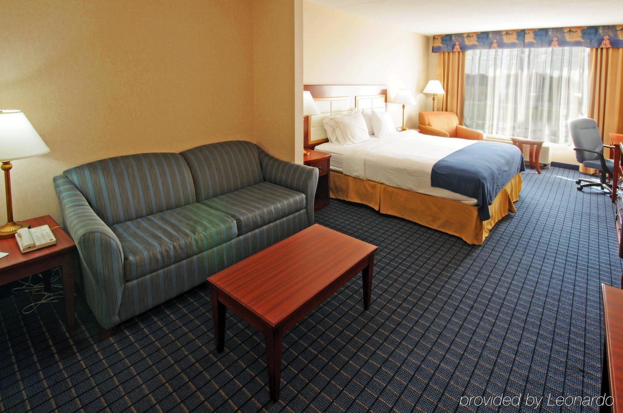 Holiday Inn Express & Suites - Belleville By Ihg Δωμάτιο φωτογραφία