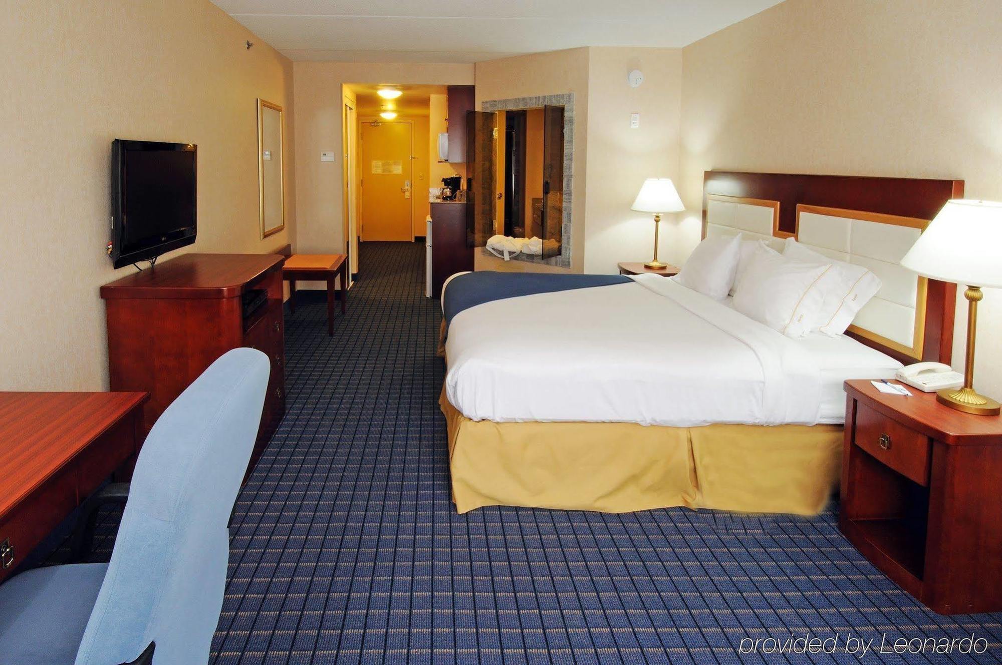 Holiday Inn Express & Suites - Belleville By Ihg Δωμάτιο φωτογραφία