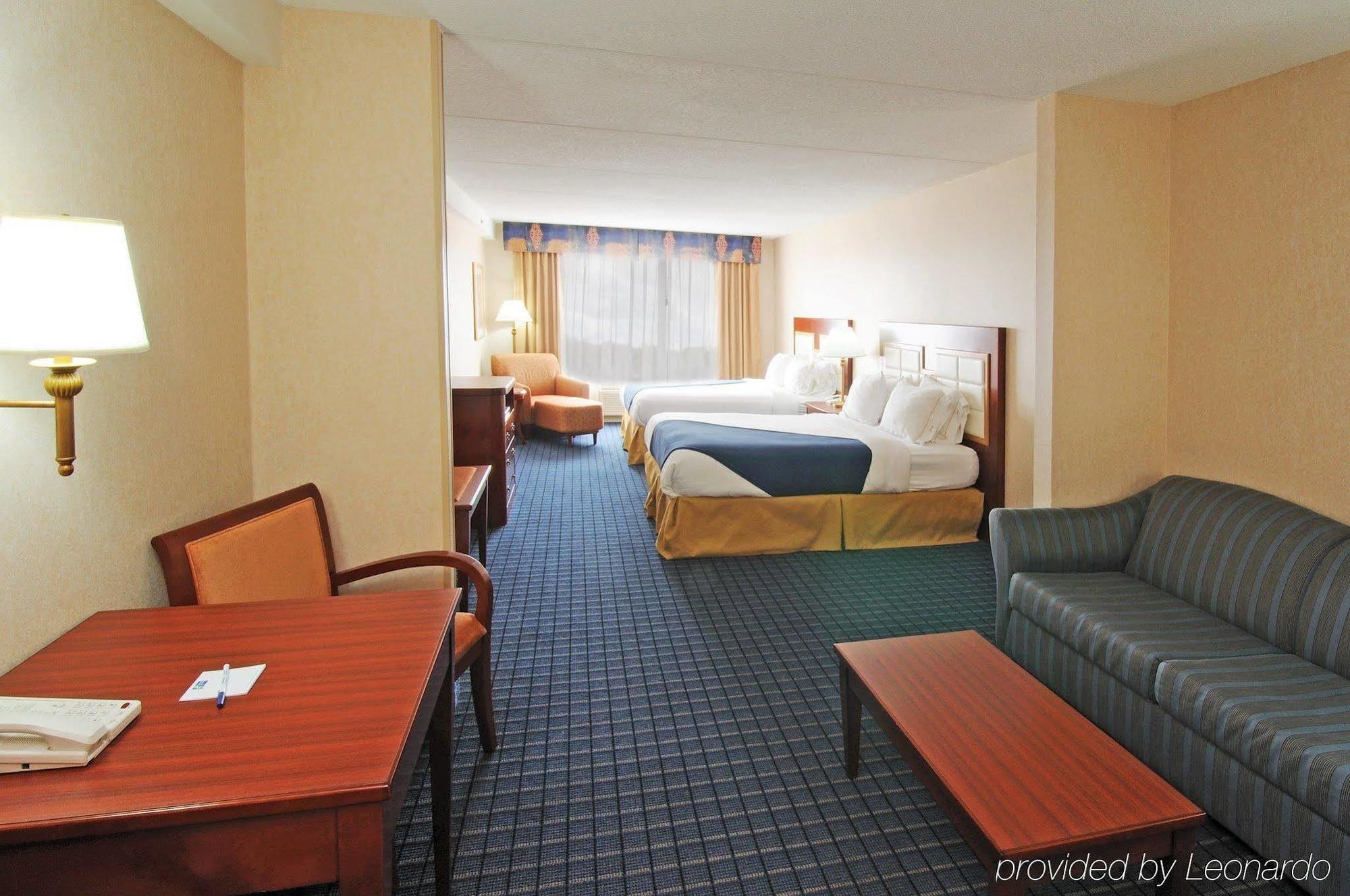Holiday Inn Express & Suites - Belleville By Ihg Δωμάτιο φωτογραφία