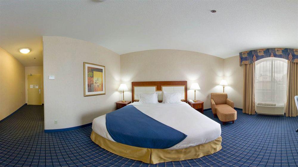 Holiday Inn Express & Suites - Belleville By Ihg Εξωτερικό φωτογραφία