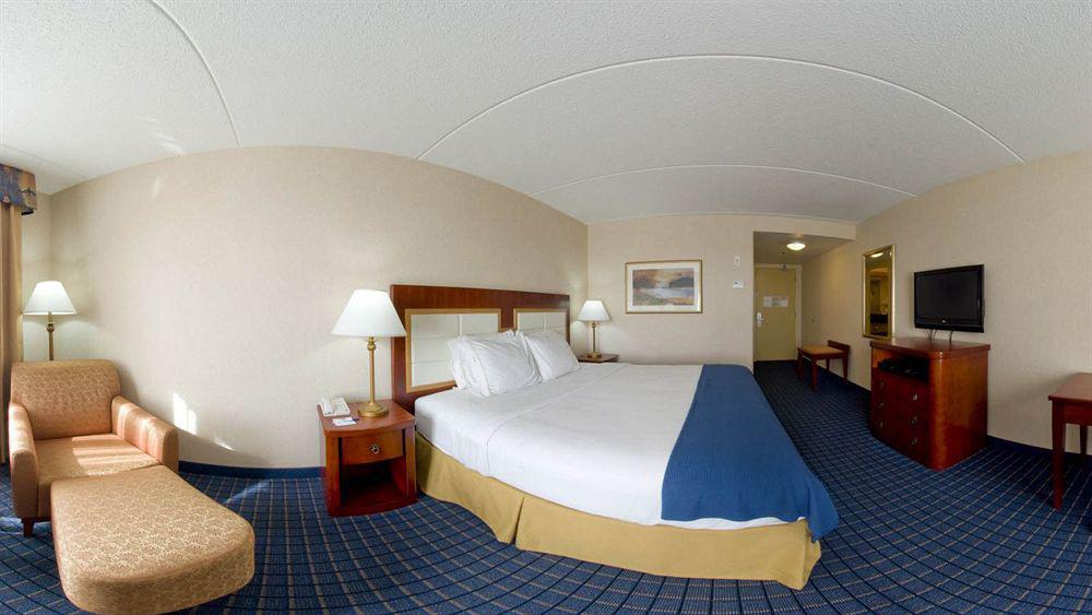 Holiday Inn Express & Suites - Belleville By Ihg Εξωτερικό φωτογραφία